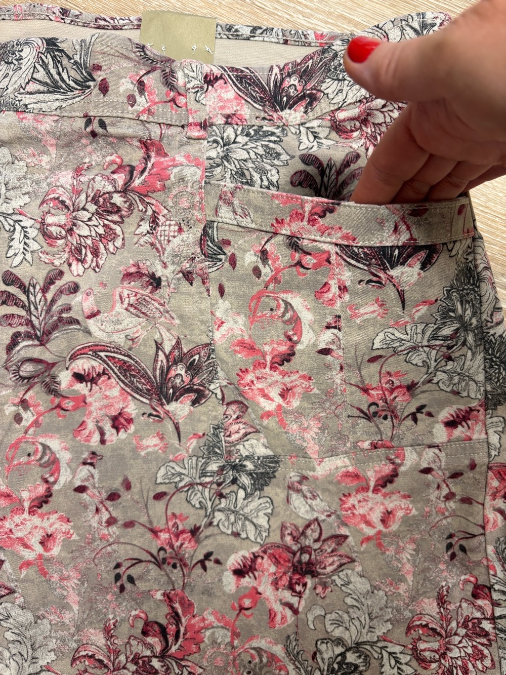 Chico’s Floral Tapestry Crop Pants Size 4 (US 20) Pull-On Stretch Wide Leg NWT - Picture 3 of 12